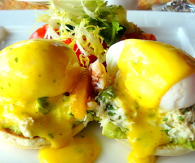 Crab eggs Benedict.JPG